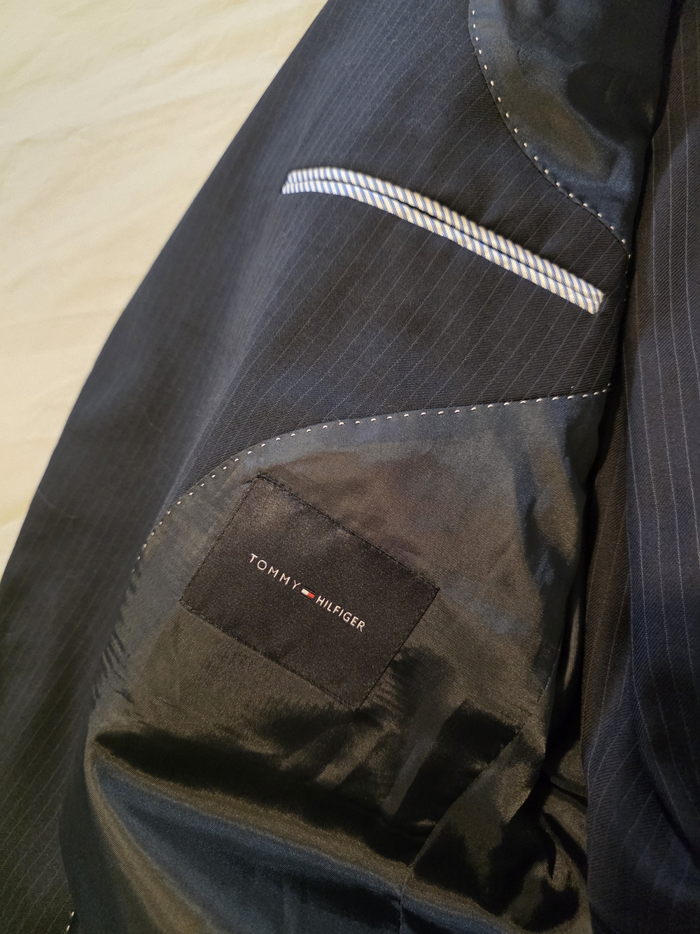 Tommy Hilfiger Men's Navy Blue Pinstripe Suit 42R Pants Are 36/34 - Picture 3 of 9